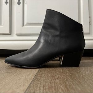 DKNY Bason Ankle Booties Size 9 Black w/ Chunky Zipper Back
